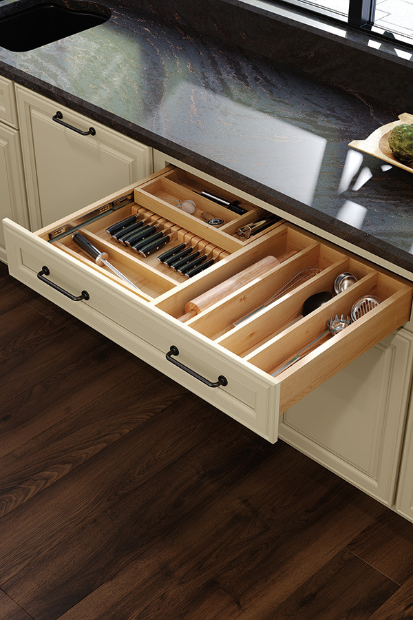 /file/media/schrock/products/cabinet_interiors/2026/twotieredcutlery042pntcyts.jpg